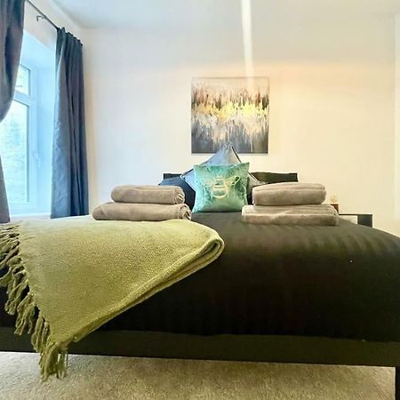 Cozy & Spacious 3-Bedroom Home By Tailored Accommodation Суонзи Екстериор снимка